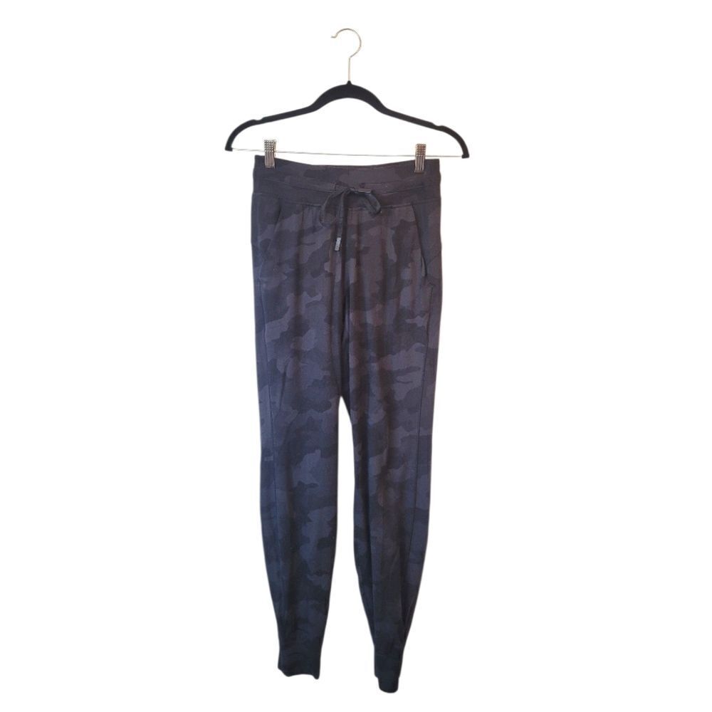 Lululemon Women's Dark Camo Ultrasoft Joggers Size 4